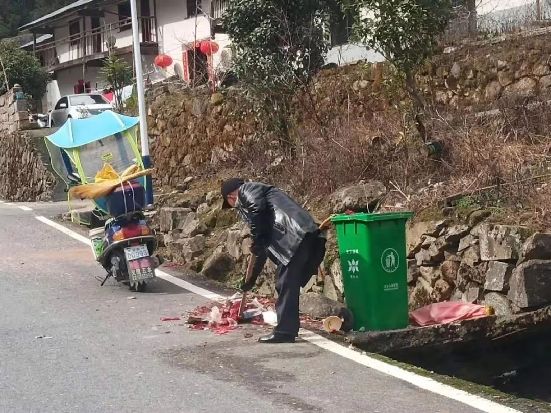百丈山多措并舉加強疫情防控期間農村生活垃圾處理